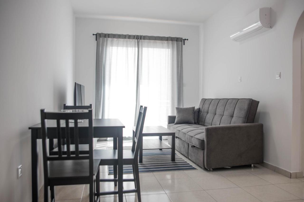 Renovated One Bedroom Apartment In Paphos With Pool מראה חיצוני תמונה