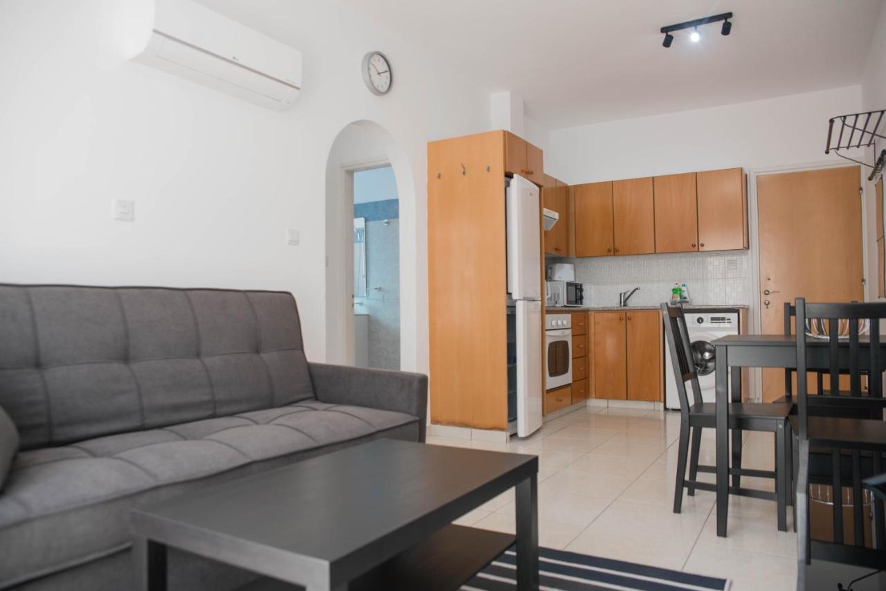 Renovated One Bedroom Apartment In Paphos With Pool מראה חיצוני תמונה