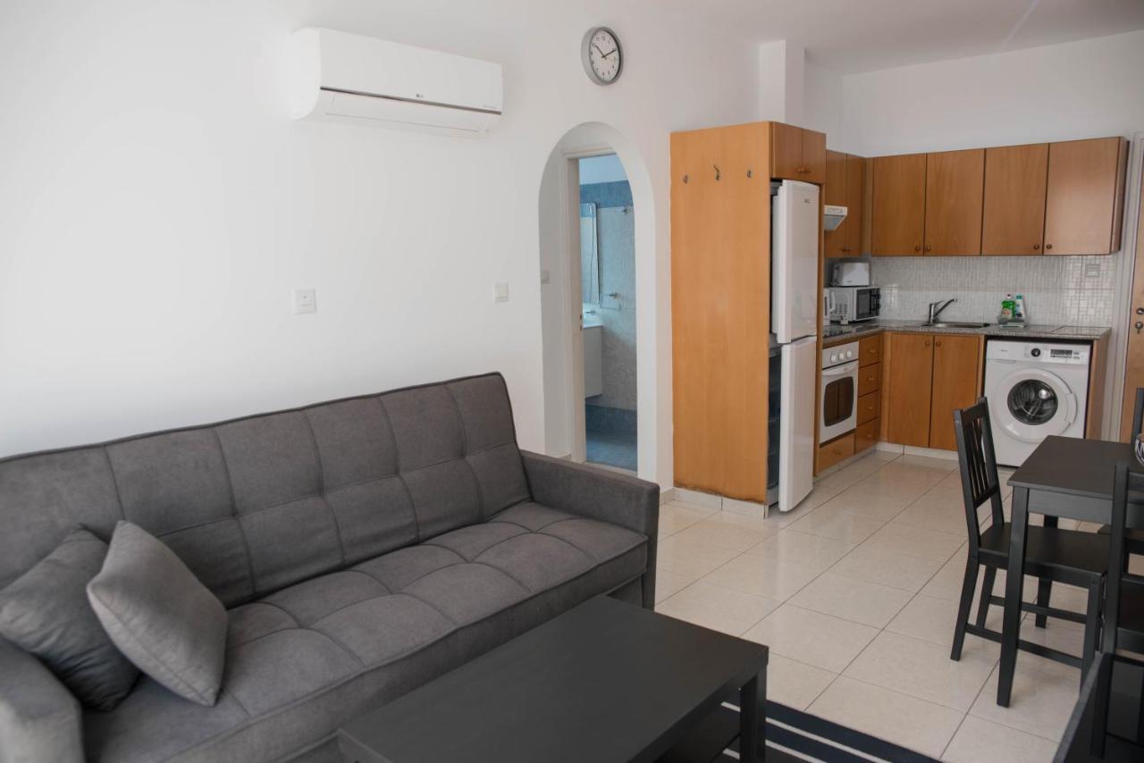 Renovated One Bedroom Apartment In Paphos With Pool מראה חיצוני תמונה